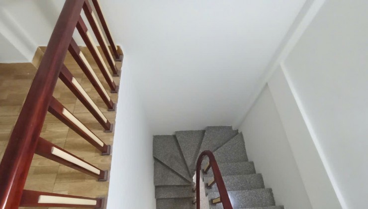 BÁN NHÀ RIÊNG NGÕ 296 LĨNH NAM, 33M2, 5 TẦNG, MT 3.6M, SỔ VUÔNG NỞ HẬU, FULL ĐỒ